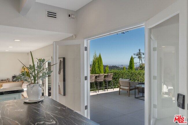 Building Photo - 3479 Wonder View Dr
