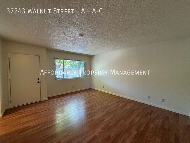 Building Photo - 37243 Walnut St