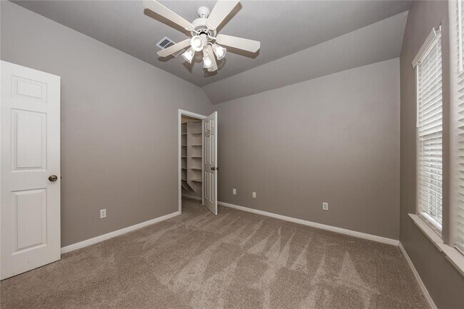 Building Photo - 8 Rosewood Cir