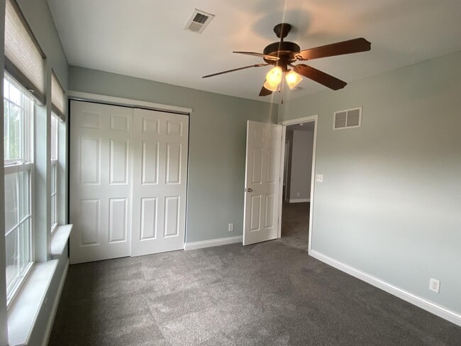 Building Photo - 355 Vineland Pl Dr