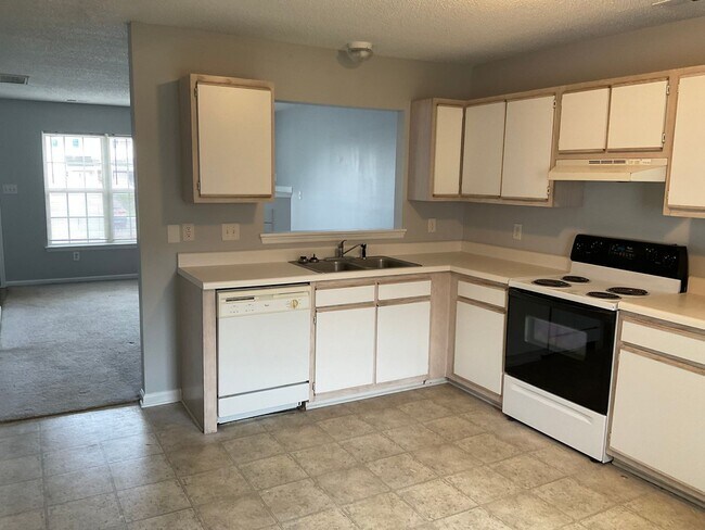 Building Photo - Charming two bedroom two and a half bath town home that is centrally located! Minutes to Camp Lej...