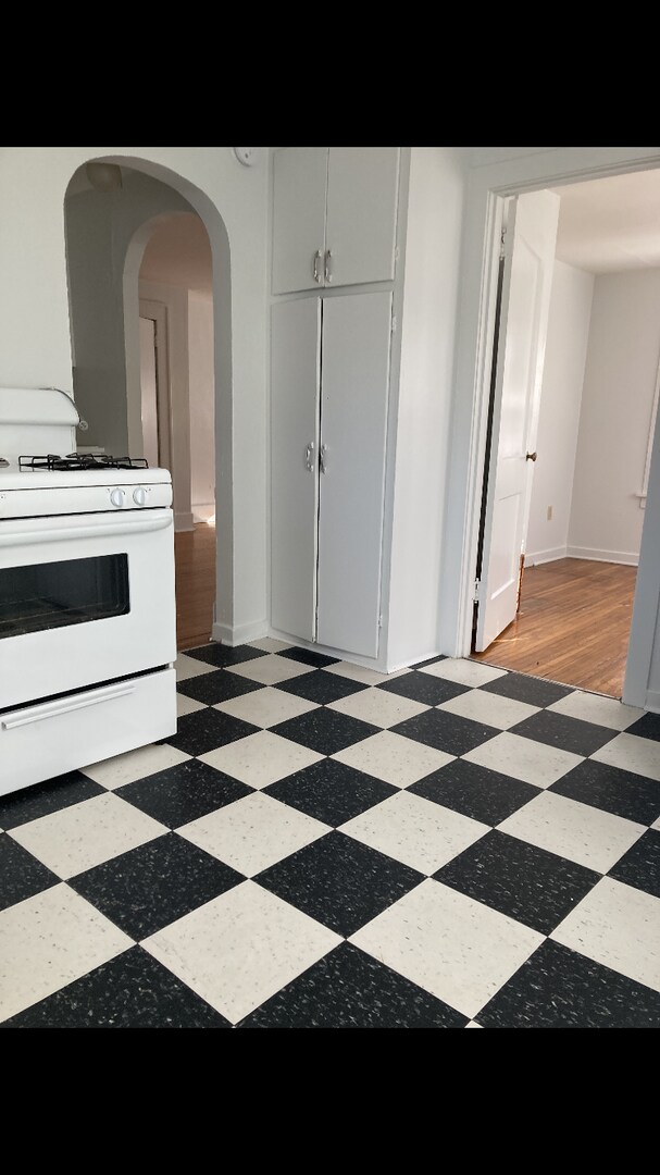 Building Photo - 825 Wilson Ave