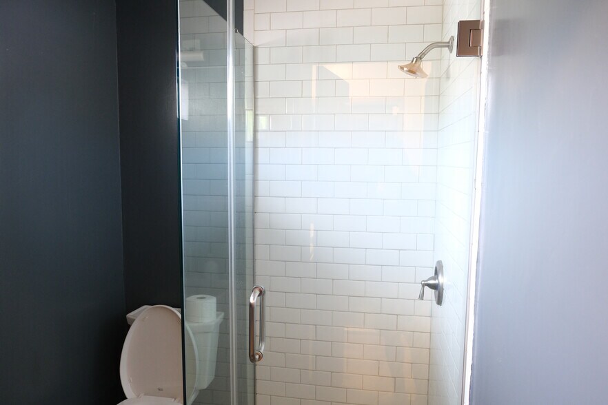 Building Photo - 1243 N Alexandria Ave