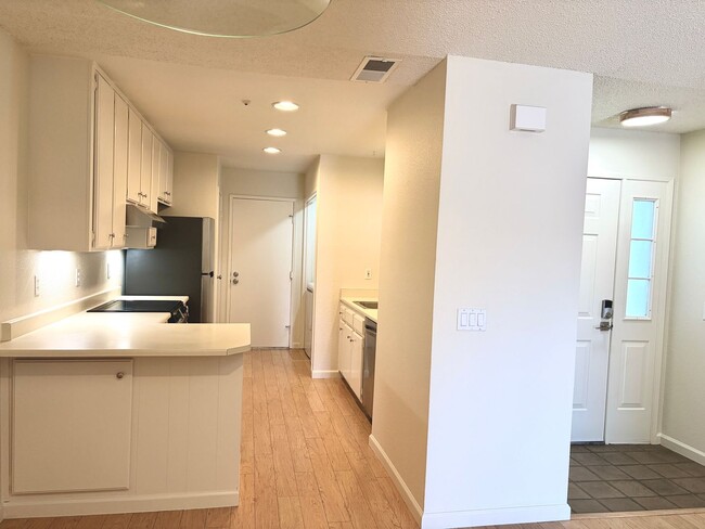 Building Photo - House like 2bed/1.5 Bath Condo with Spacious Corner Yard and 2 Car Garage