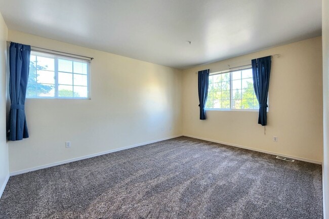 Building Photo - 3 Bedroom 2.5 Bath Townhome in Everett