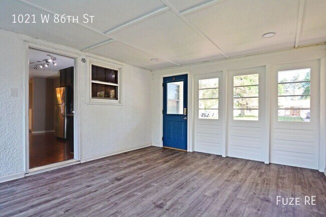 Building Photo - 1021 W 86th St