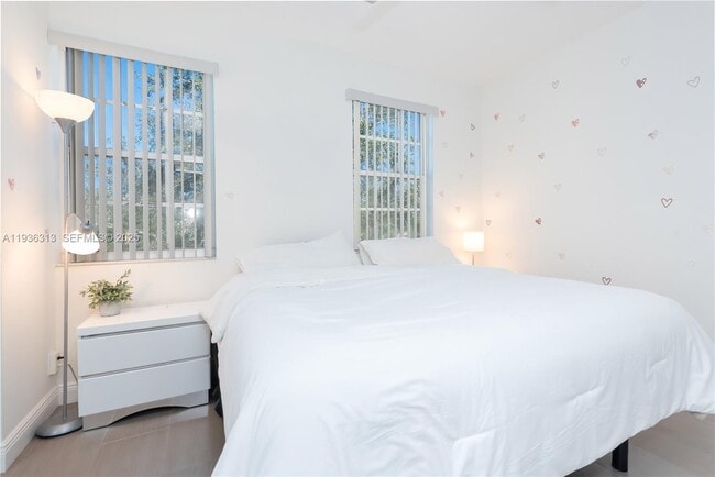 Building Photo - 7818 Dixie Beach Cir