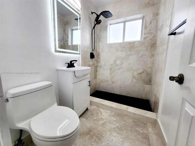 Building Photo - 4301 SW 85th Ave