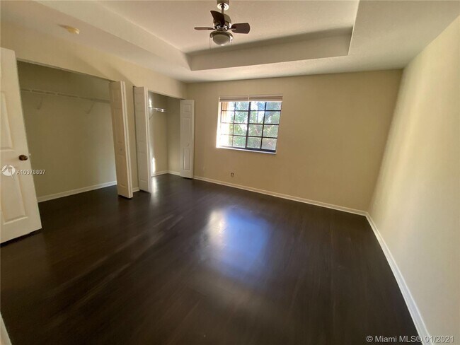 Building Photo - 4272 Vineyard Cir