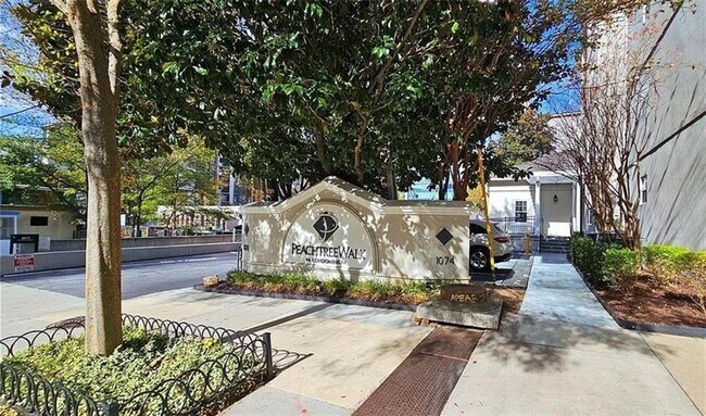 Building Photo - 1074 Peachtree Walk NE