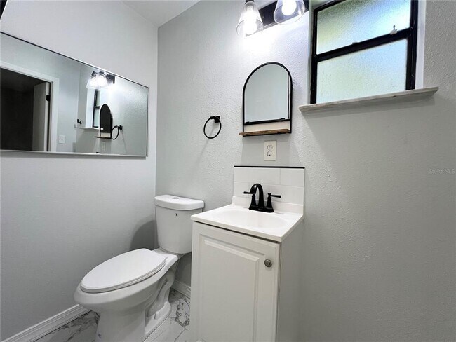 Building Photo - 7925 Napoleon St