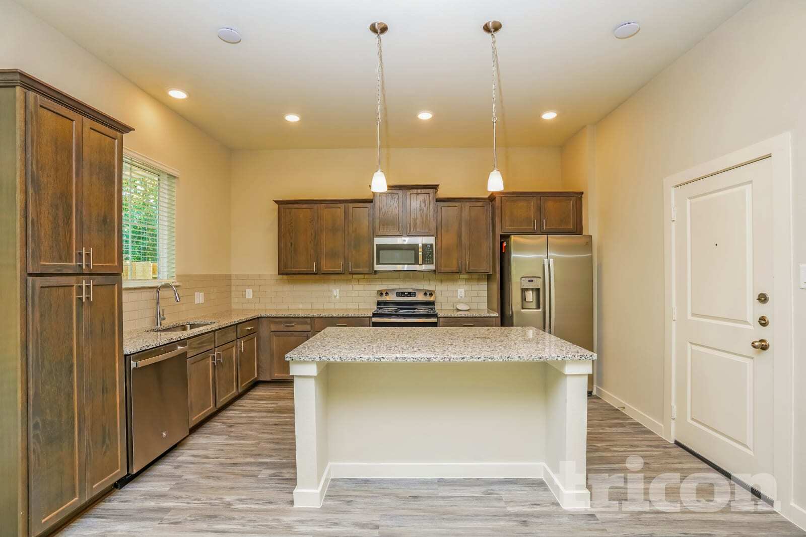 Building Photo - 9835 Willow Creek Commerce Dr