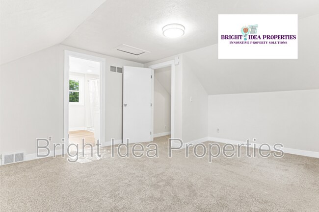 Building Photo - 2755 Woodbury Dr