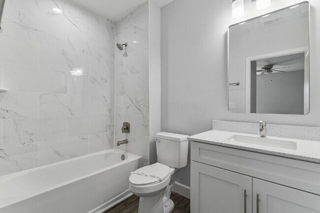 Building Photo - "Charming 3-Bed, 2-Bath Duplex Gem in Port Charlotte - Your Ideal Home Awaits!"