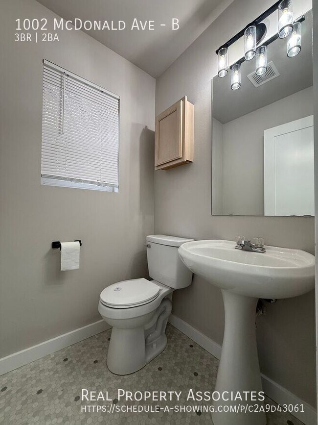 Building Photo - 1002 McDonald Ave