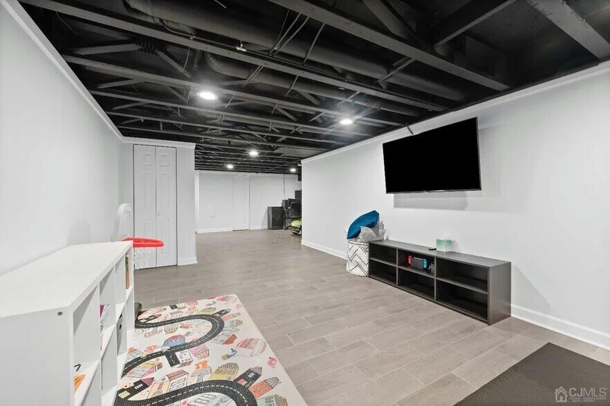 Building Photo - 427 Gambocz Ct