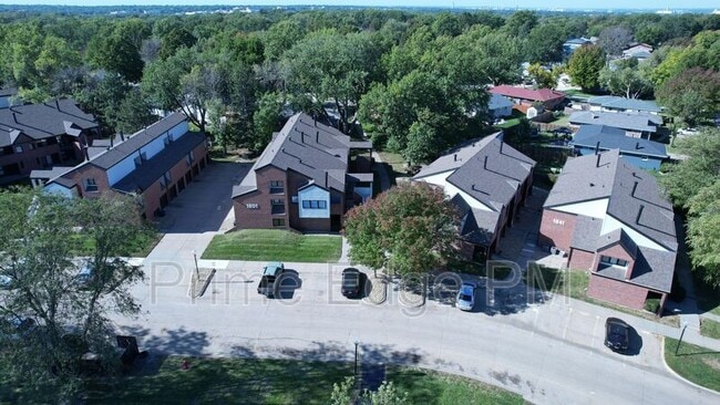 Building Photo - 1841 Ridgehaven Ct