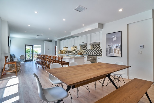 Building Photo - 152 S Serrano-2A