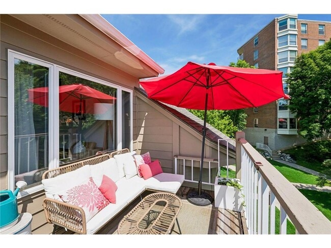 Building Photo - 2831 Kenwood Isles Dr