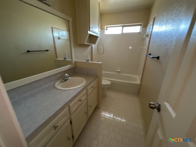 Building Photo - 3906 Lone Oak Dr