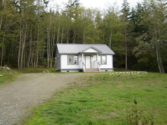 Building Photo - ***PENDING APPLICATION***Cabin in the woods on 4+ Acres.