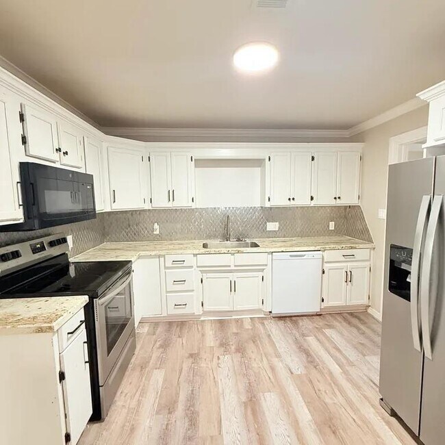 Building Photo - 4004 SE 25th St