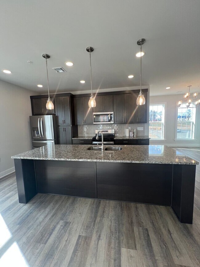 Building Photo - ** $500 OFF **