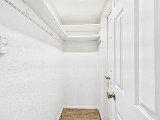 Building Photo - 107 Frederick Rd