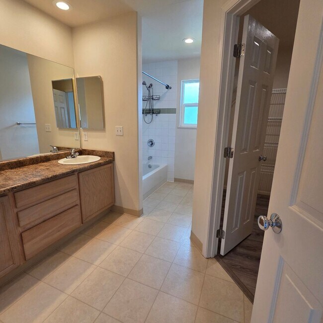 Building Photo - 3/2.5 home in Piilani Villages