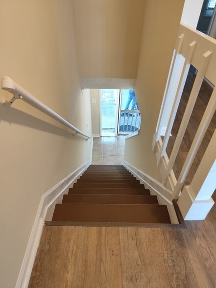 Building Photo - 306 76th Ave N