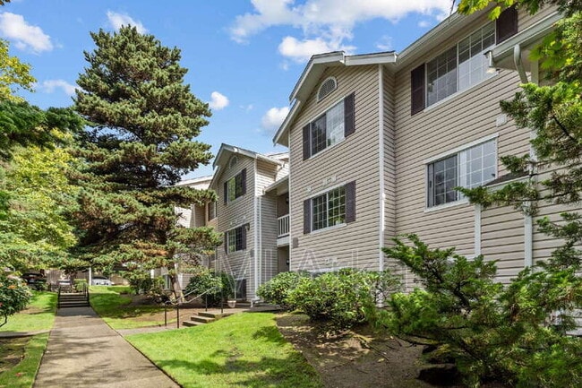 Building Photo - 19230 Forest Park Dr NE