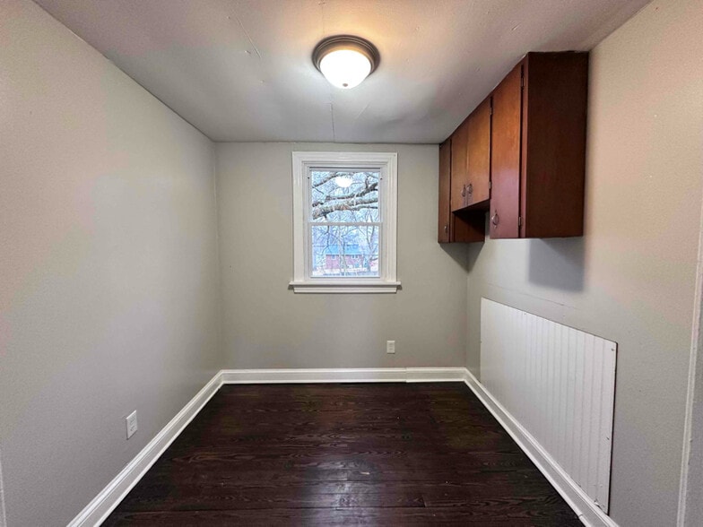 Building Photo - 2100 Dinwiddie Ave