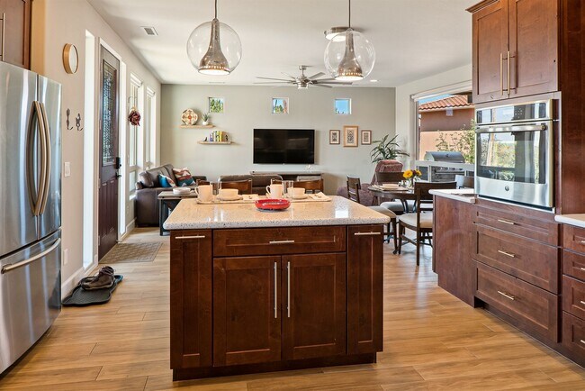 Building Photo - 595 Coffee Pot Dr