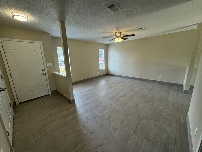 Building Photo - Pensacola - Carlisle - 3 Bedroom, 2 Bathroom