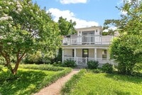 Building Photo - 3008 Lakeshore Dr