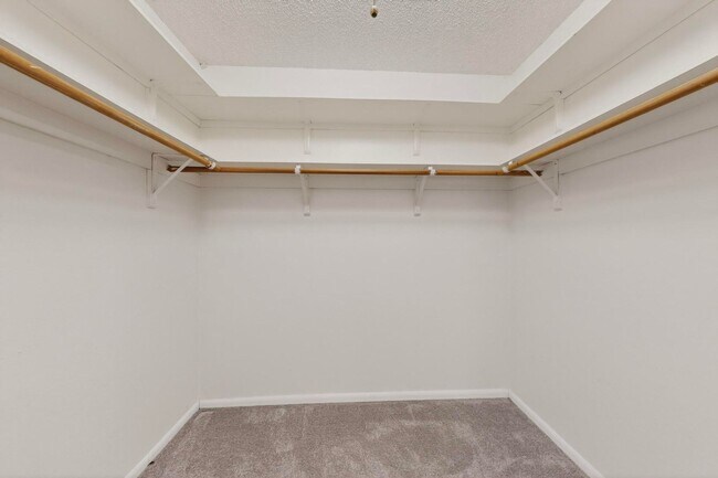 Building Photo - NE Affordable 2/BD 1/BA 1/CG 2nd Story NE Condo