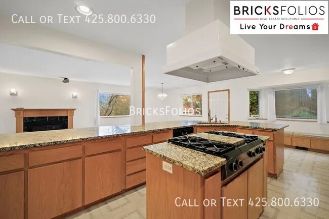 Building Photo - Welcome to Tukwila Haven – Open Concept Home Near Sound Transit!