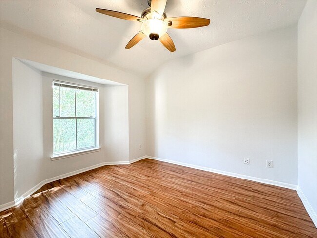 Building Photo - 8051 Bay Branch Dr