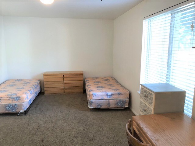 Large Shared Bedrooms - 659 N 700 E