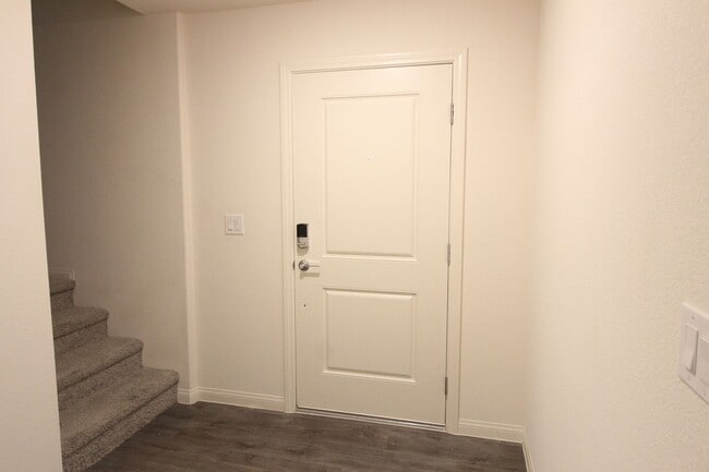 Building Photo - THREE BEDROOMS ALL WITH PRIVATE BATHROOMS