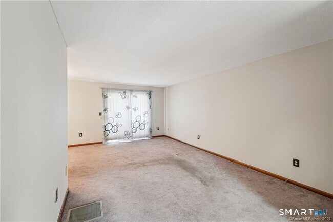 Building Photo - 17 Oak Forest Dr