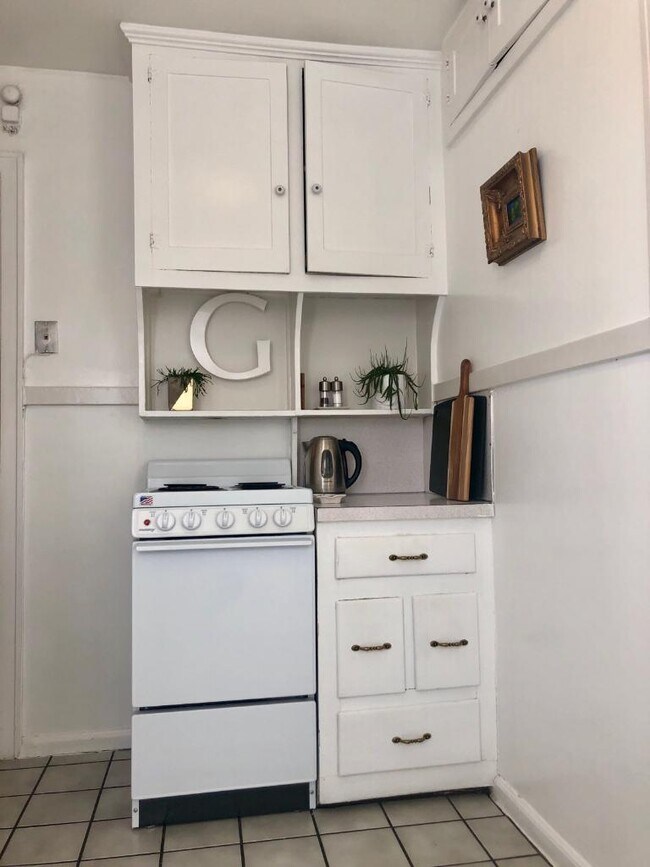 Building Photo - 1112 900 E