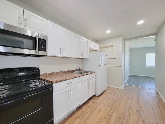 Building Photo - 711 Ave A Ave