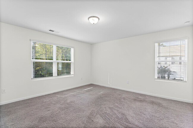 Building Photo - ***MOVE IN SPECIAL -$500 OF FIRST 2 MONTHS RENT WITH A MARCH 31ST OR SOONER MOVE IN DATE***Step i...