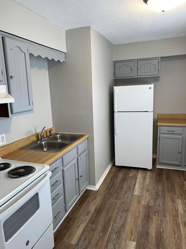 Building Photo - 664 E Missouri St