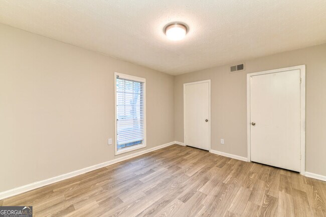 Building Photo - 1000 Belmont Park Dr SE