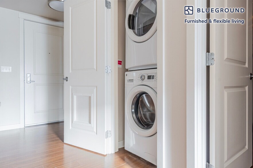 Building Photo - 10333 Main St