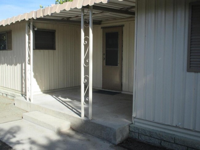 Building Photo - 1074 W Johnston Ave