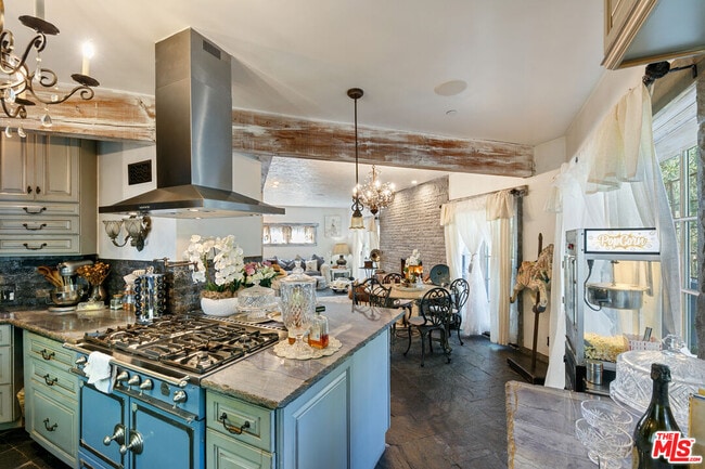 Building Photo - 2851 Seabreeze Dr