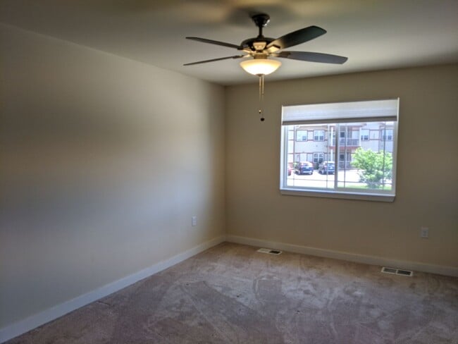 Building Photo - 1325 Bunker Hill Dr